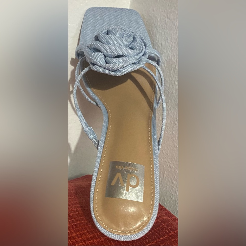NWT.. DOLCE VITA WOMENS BABY BLUE FLOWER KNOT DETAILED HEELED MULES